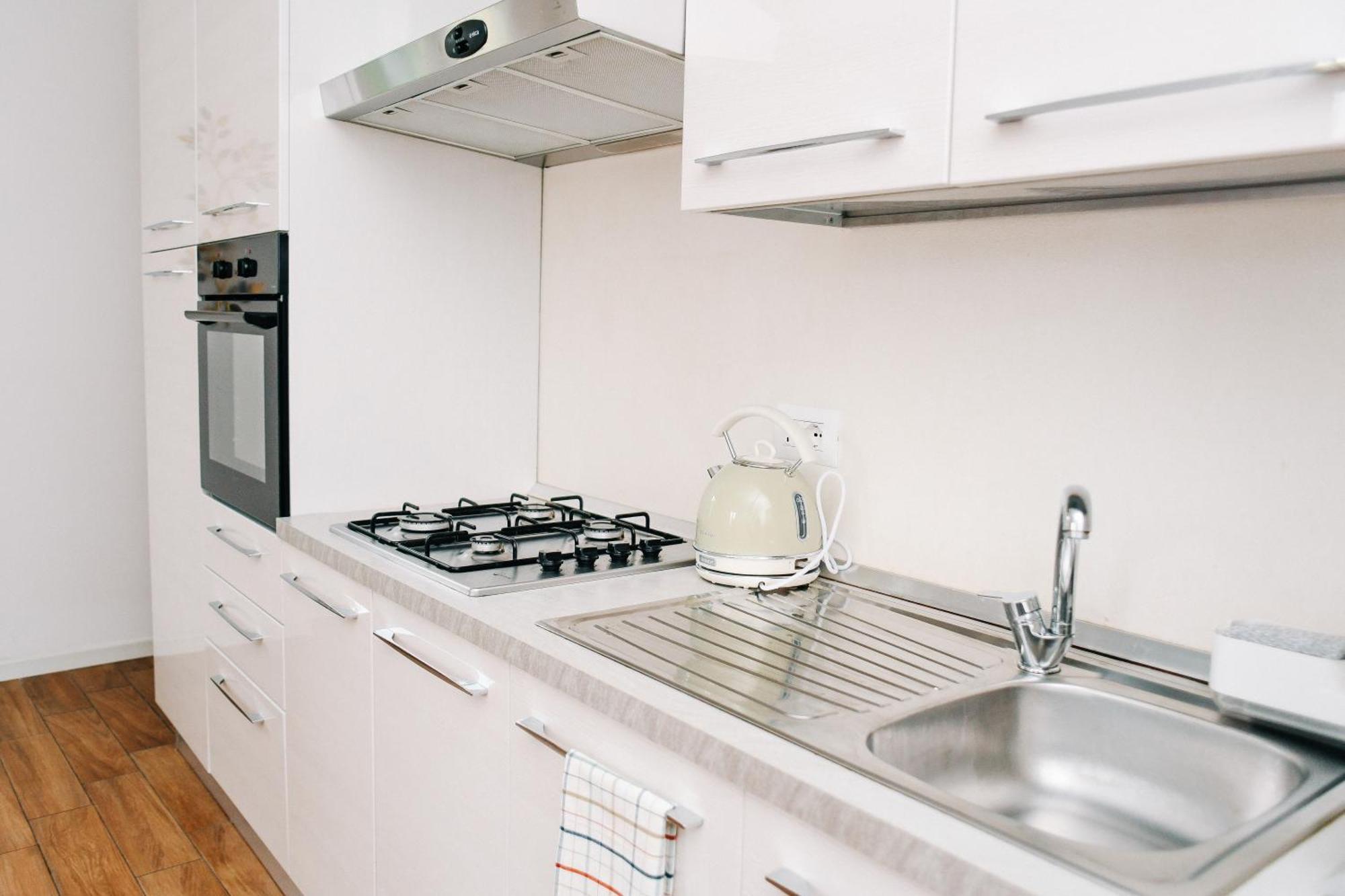 Lora Diamond Suite ,Free Parking, Self Check In,3 Como Exterior photo