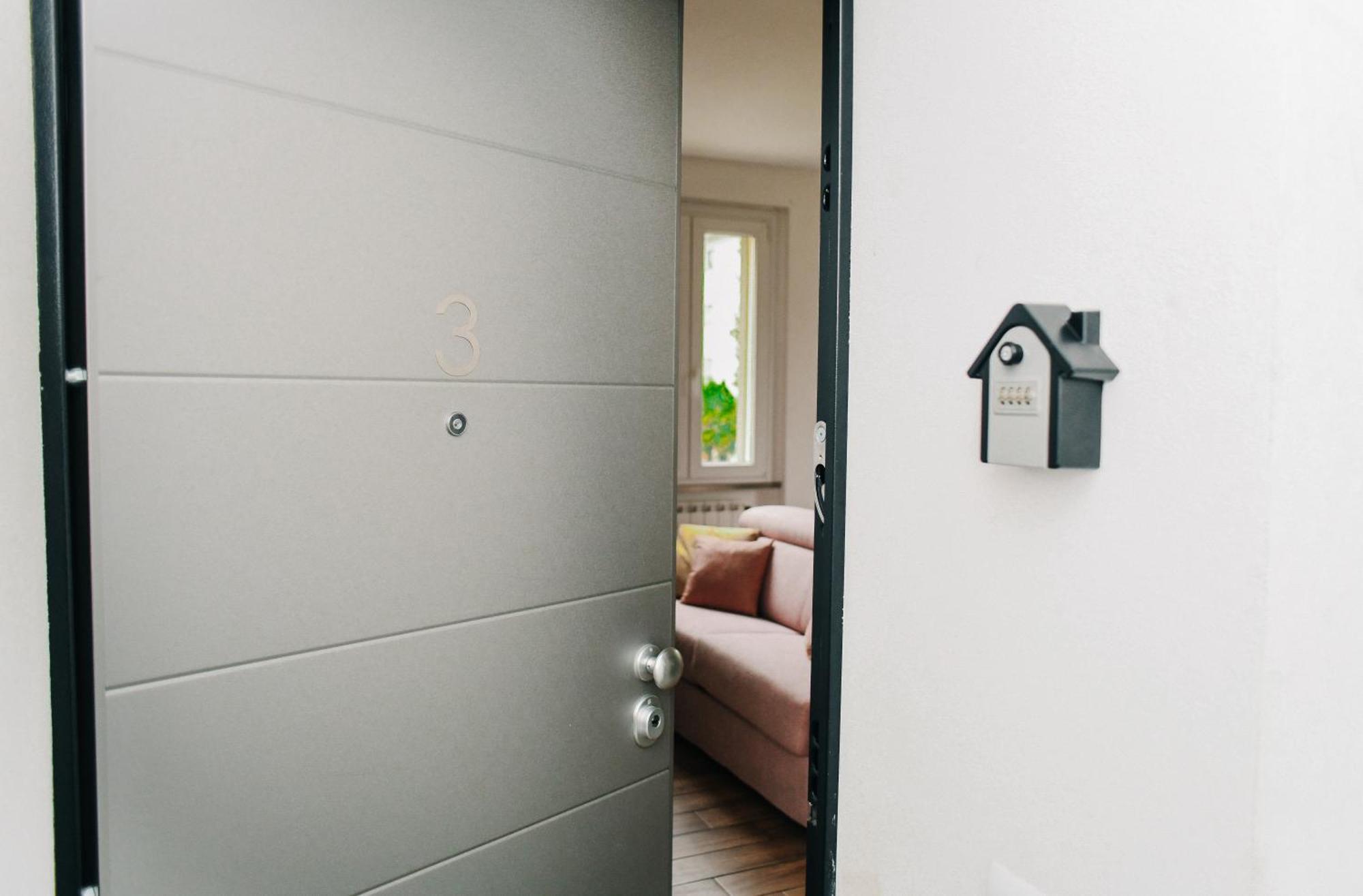 Lora Diamond Suite ,Free Parking, Self Check In,3 Como Exterior photo