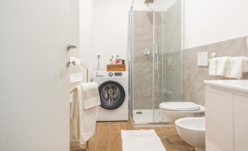 Lora Diamond Suite ,Free Parking, Self Check In,3 Como Exterior photo