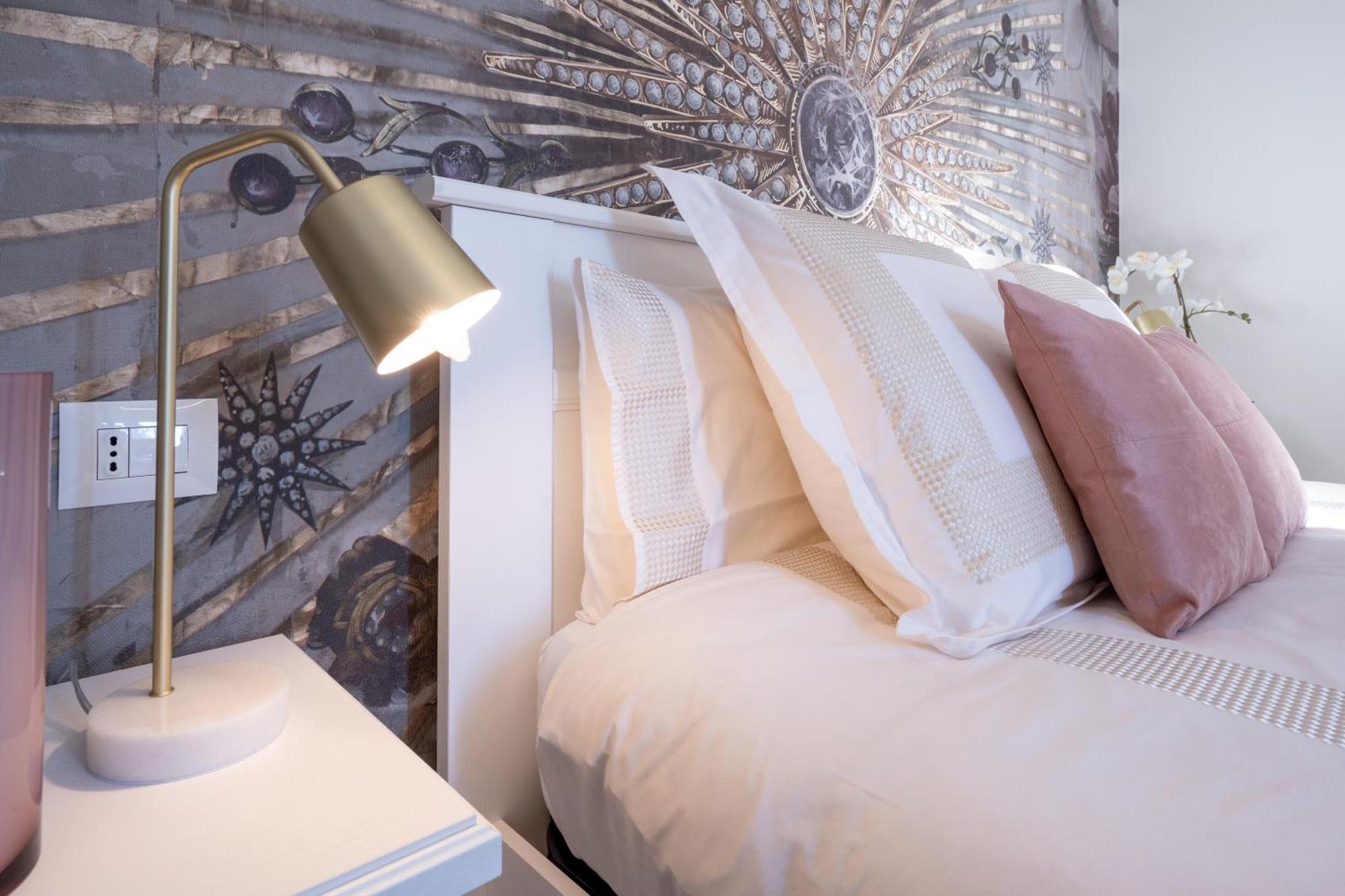 Lora Diamond Suite ,Free Parking, Self Check In,3 Como Exterior photo