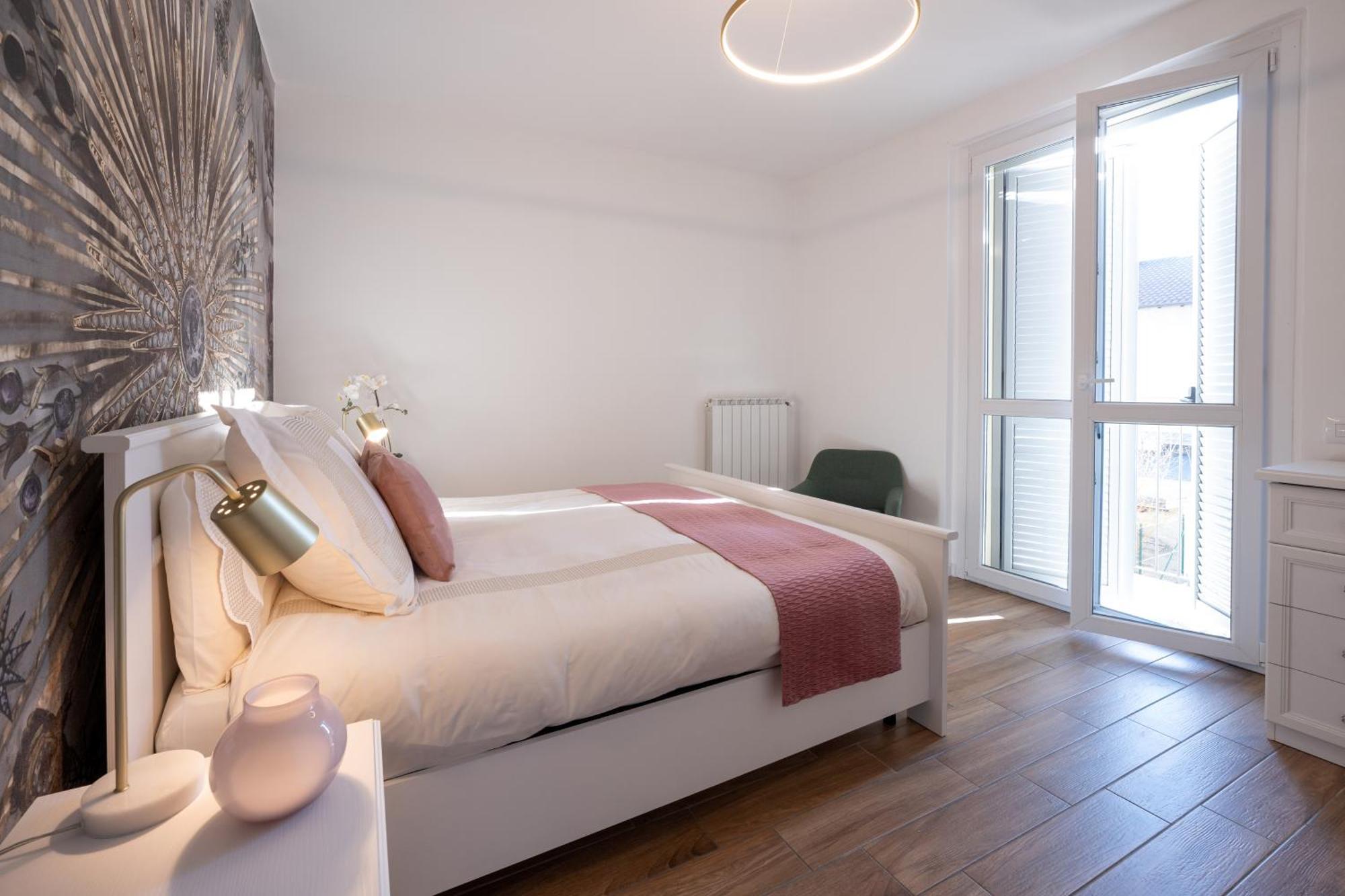 Lora Diamond Suite ,Free Parking, Self Check In,3 Como Exterior photo