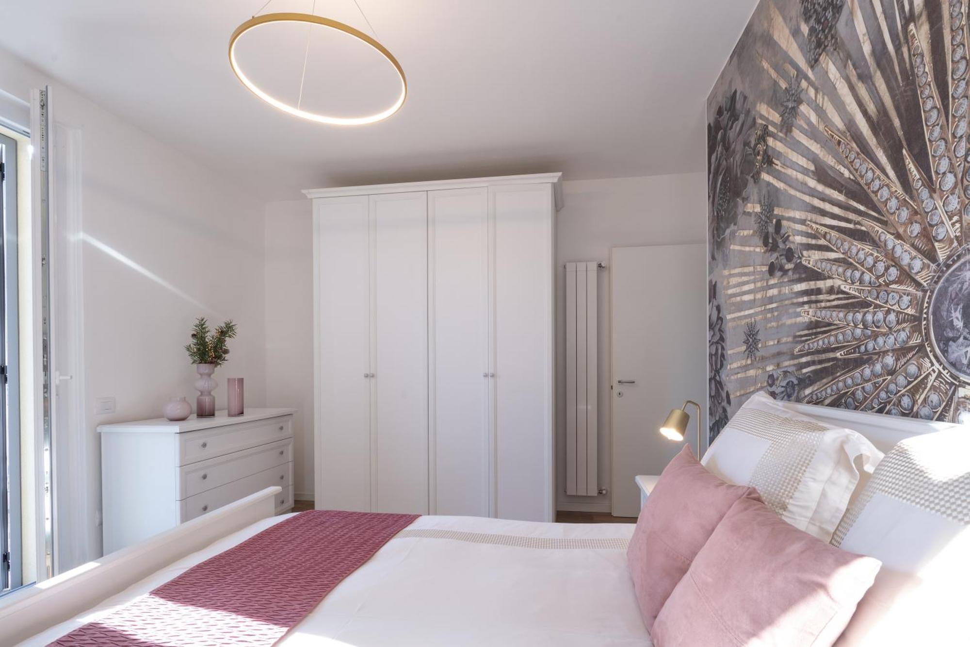 Lora Diamond Suite ,Free Parking, Self Check In,3 Como Exterior photo