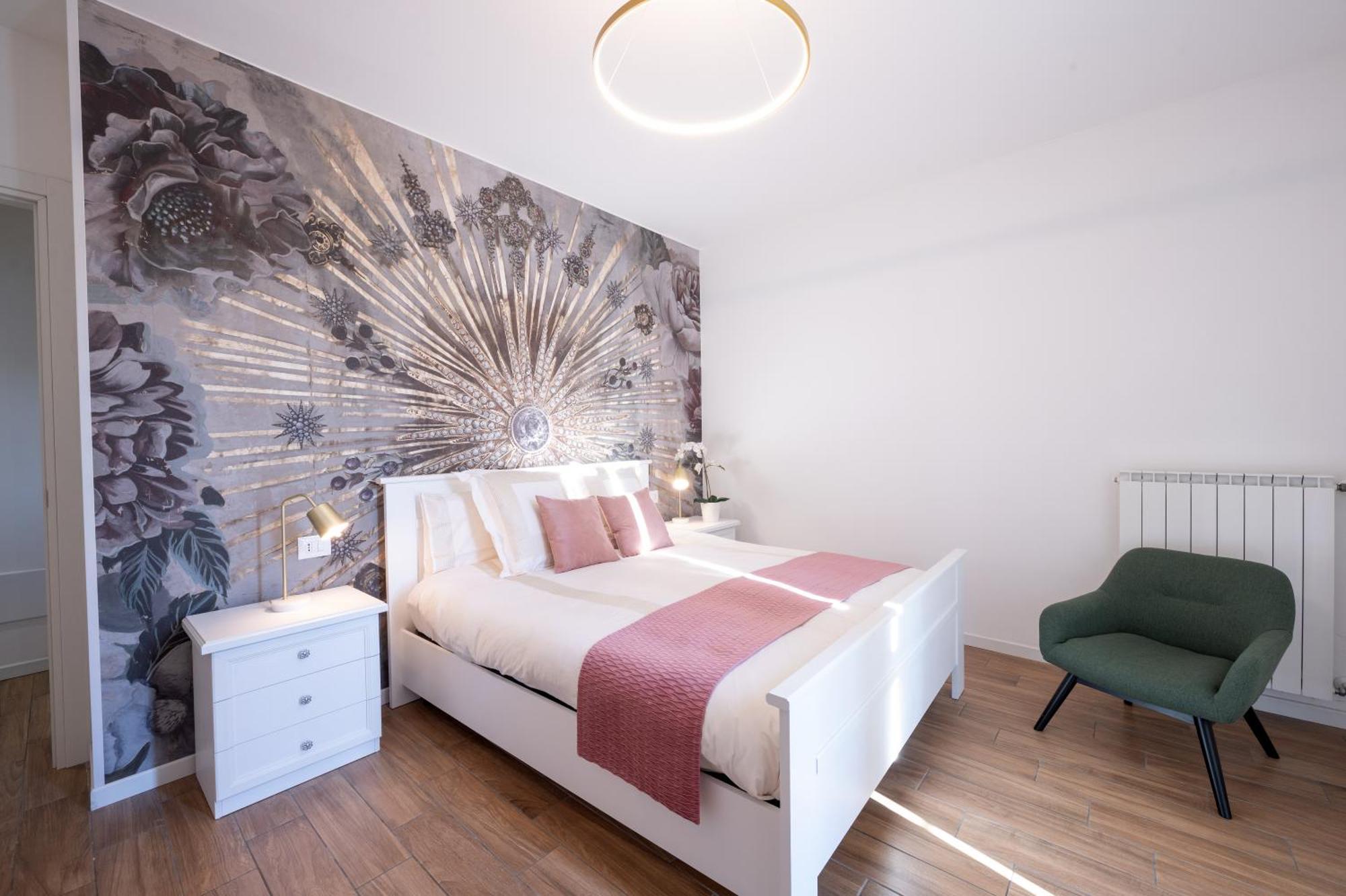 Lora Diamond Suite ,Free Parking, Self Check In,3 Como Exterior photo