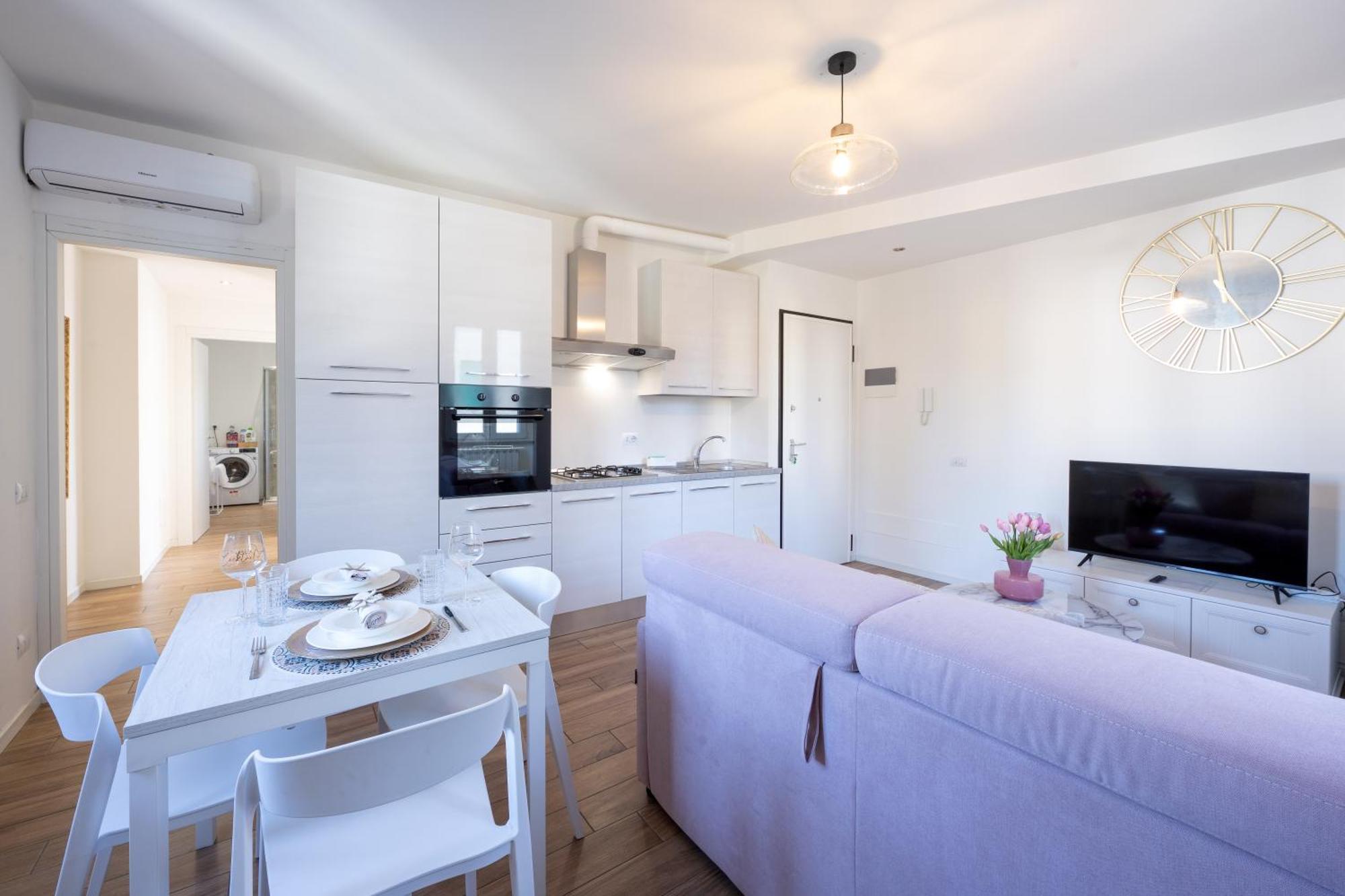 Lora Diamond Suite ,Free Parking, Self Check In,3 Como Exterior photo
